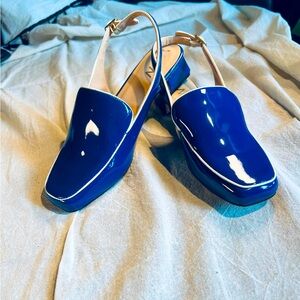 Slingback loafers with buckle in vibrant blue